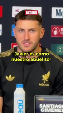 “FORMAMOS UNA FAMILIA” Santiago Giménez se rinde ante Javier Aguirre y menciona que han formado una familia.