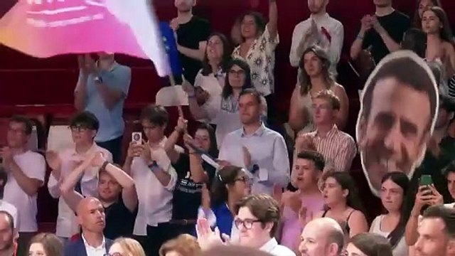J’ai besoin de vous pour dans 2 ans, pour dans 5 ans, pour dans 10 ans, […] parce que je serais là avec vous [les Jeunes en marche ] ! : Emmanuel Macron laisse de nouveau planer le doute sur son avenir politique et la présidentielle 2032.