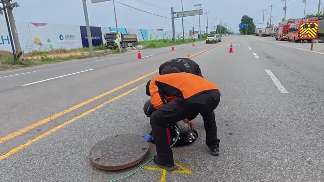 인천 병방동서 맨홀 작업 1명 심정지·1명 실종 / YTN