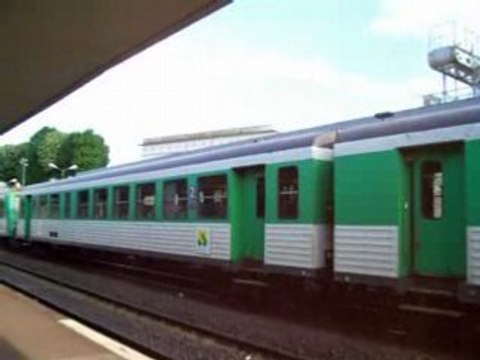 CHAUMONT HAUTE-MARNE DEPART D'UN TER AUTORAIL X 4630