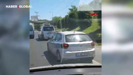 Esenler'de minibüs şoförü taksiye saldırdı: Yolcular korkudan araçtan indi