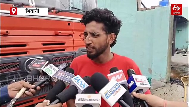 भिवानी में मुस्लिम परिवार के 2 घरों को लगाई गई आग, तोड़फोड़ कर सामान फेंका, परिवार गायब