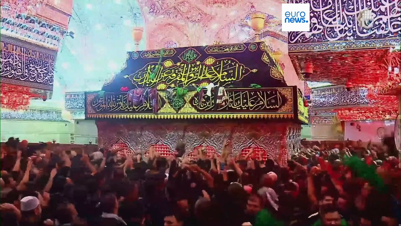 العراق.. الآلاف يحيون ذكرى عاشوراء في كربلاء