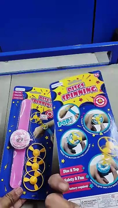 Unboxing and Review of Spinning and Flying Disc Slap Wristband Disc Launcher Slap Band with Frisbee for Kids