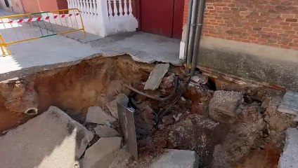 Socavón en la calle Murga de Medina del Campo