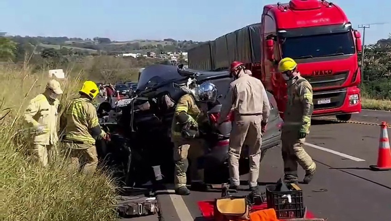 Umuarama: Colisão entre carro e caminhão na PR-323 resulta em óbito de condutor - 1