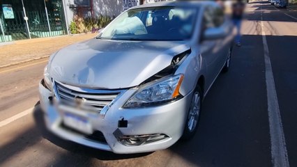 Nissan Versa acerta traseira de Corsa no Centro de Cascavel