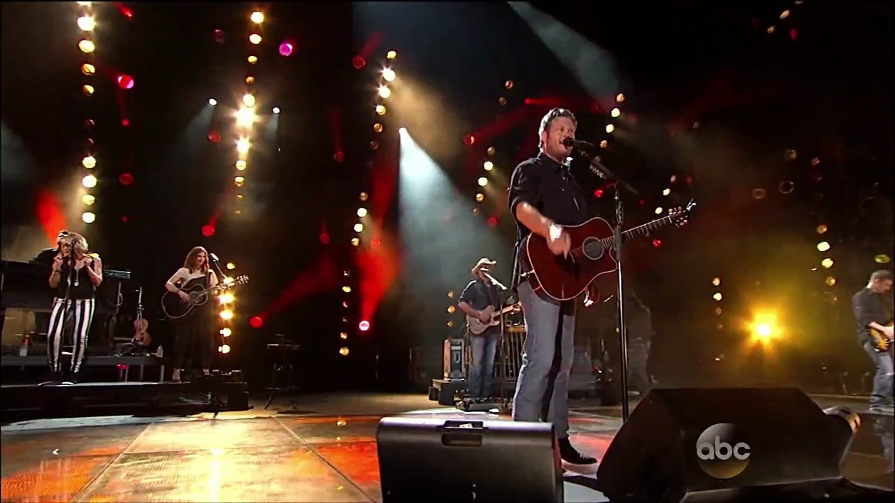 Boys 'Round Here - Blake Shelton (live)