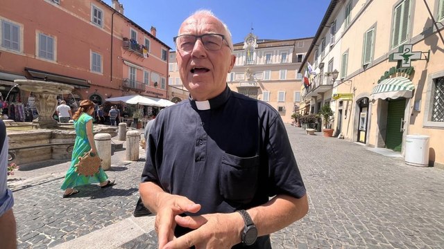 Papa Leone XIV a Castel Gandolfo, padre Tadeusz: «Gli ho offerto la mia moto»