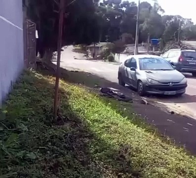 Homem é espancado até a morte após xingar mãe de amigo no PR; vídeo