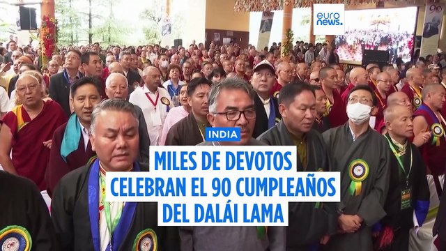 Richard Gere y miles de devotos celebran el 90 cumpleaños del Dalái Lama en el exilio en Dharamshala