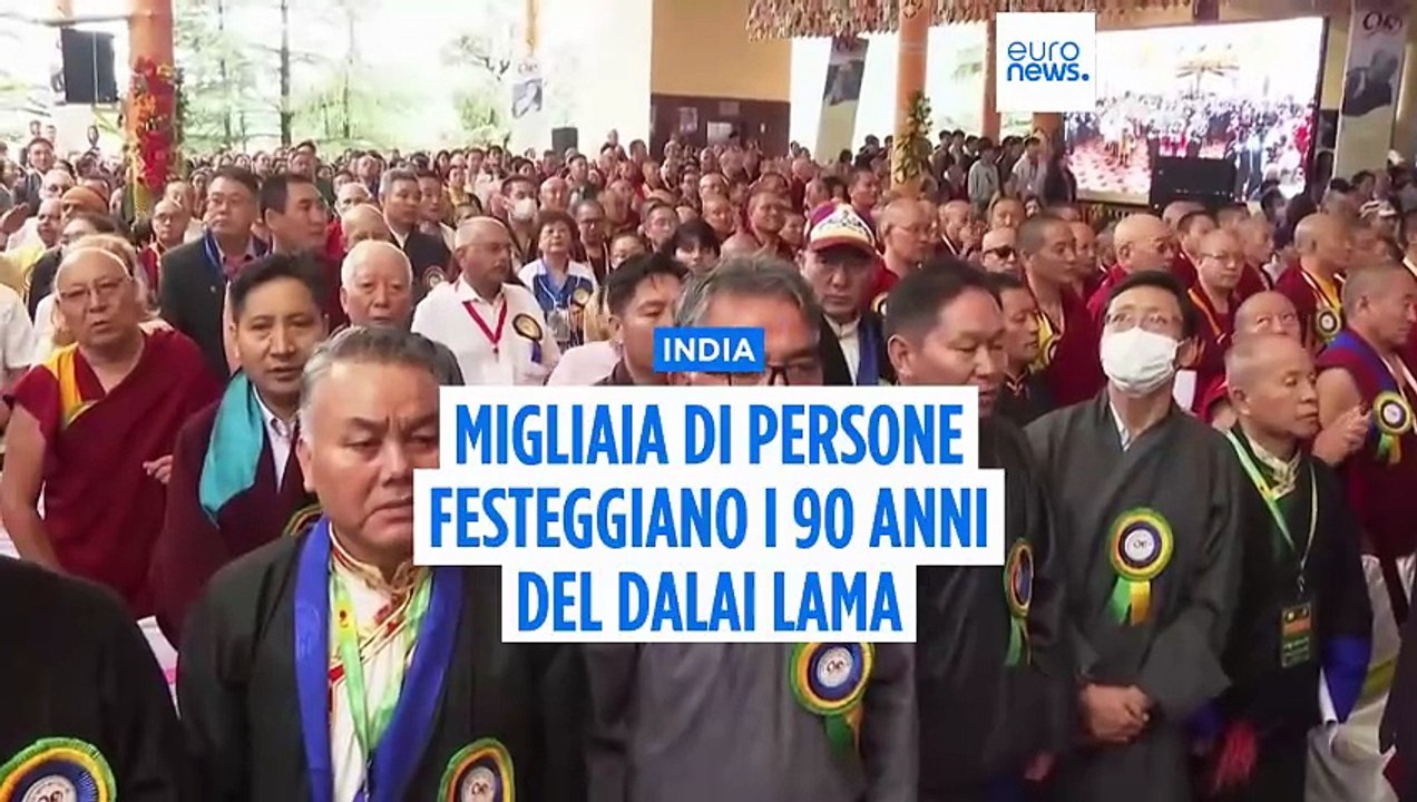 Migliaia di persone festeggiano i 90 anni del Dalai Lama in India, nel mezzo di un conflitto con la Cina per un suo successore a capo del buddismo tibetano