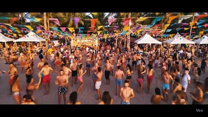 grande fete  près de la mer