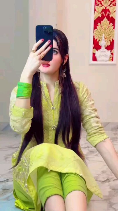 I m looking 😍