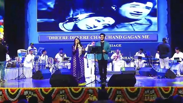dheere dheere chal chaand gagan mein | Saurav Kishan & Sangeeta Melekar live