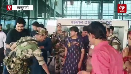 खजुराहो एयरपोर्ट पर धीरेंद्र शास्त्री की जबरदस्त अपील, बाबा ने किसकी तारीफों के बांधे पुल