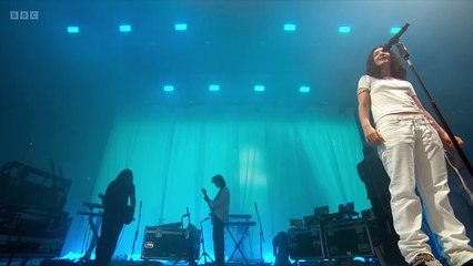 Lorde Rocks Glastonbury 2025 with Surprise Live Debut of 'Virgin' 🎶