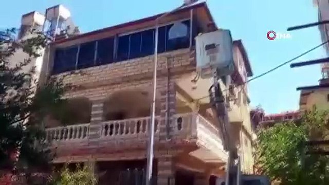 Yaşlı kadını itfaiye ekipleri kurtardı