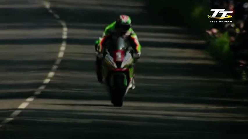 Isle Of Man TT 2019 - Michael Dunlop with some short-circuit style