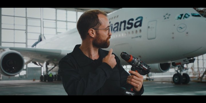 Record mondial: une perceuse sans fil tire un Airbus A380