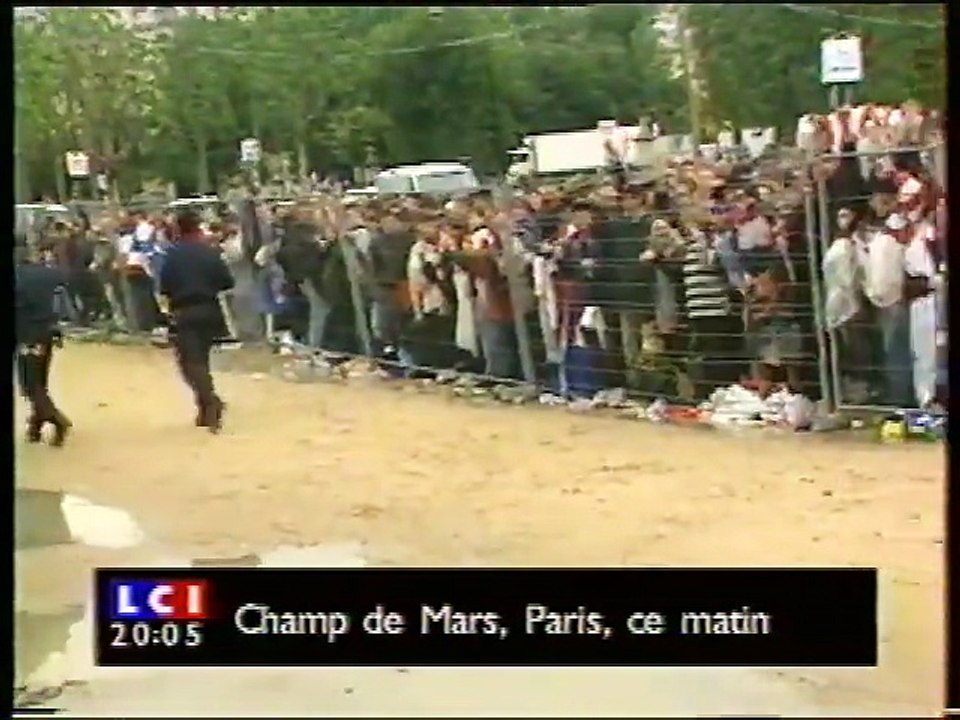 Johnny Hallyday - Préparatifs du Concert à la Tour Eiffel (Journal LCI - 10 Juin 2000)