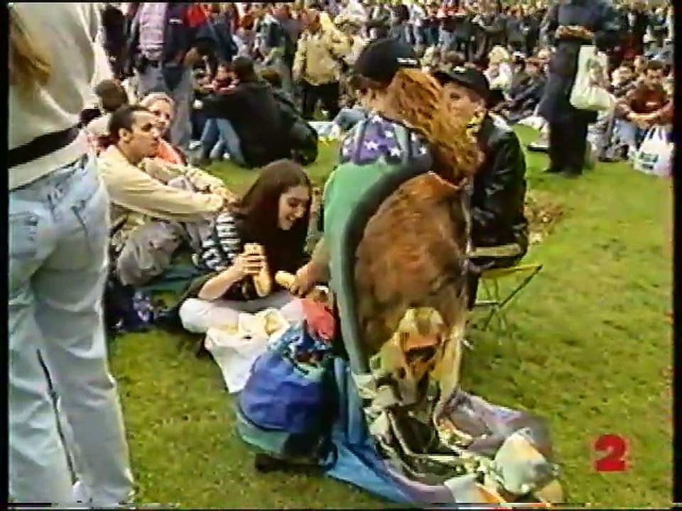 Johnny Hallyday – Reportage France 2 (10 juin 2000) : Coulisses du Concert à la Tour Eiffel