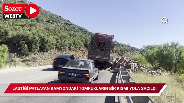 Lastiği patlayan kamyondaki tomrukların bir kısmı yola saçıldı
