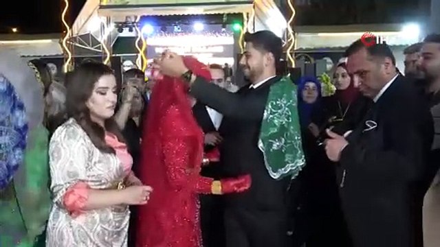 Aşiret düğününde gelin ve damada takı değil adeta bir servet takıldı!