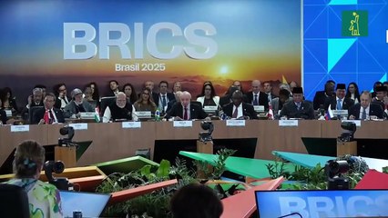 Trump advierte con poner un arancel adicional a países que se "alineen" con los BRICS