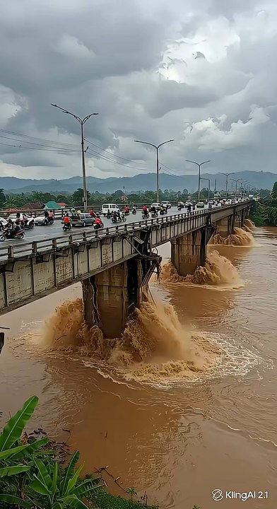 #raging waves #floods #India #IndianGangesWater