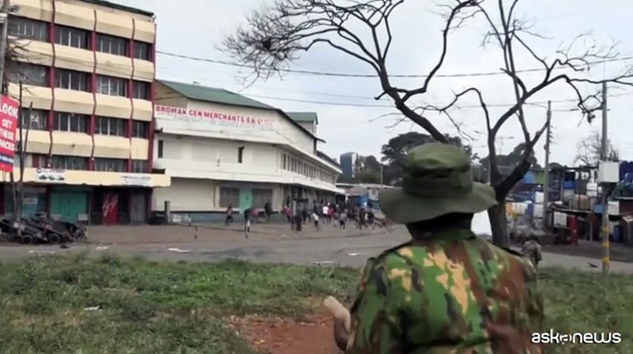 Kenya, la polizia lancia lacrimogeni a Nairobi per disperdere folla