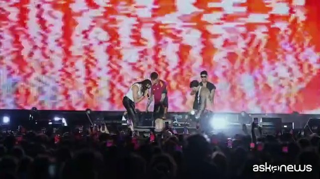 Il concerto-riscatto di Tony Effe al Circo Massimo: sul palco gli amici schierati con lui