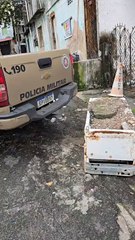PETO da PM monta cerco e prende suspeito durante remoção de barricadas em bairro de Salvador
