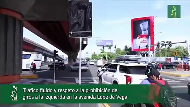 Tráfico fluido y respeto a la prohibición de giros a la izquierda en la avenida Lope de Vega