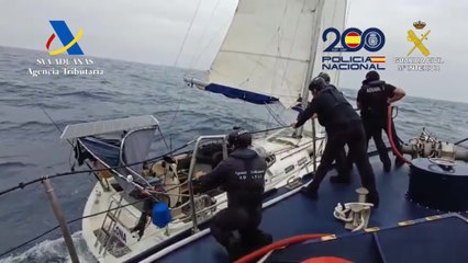 Así quemaron su velero con cocaína para evitar ser capturados por Aduanas en Tenerife