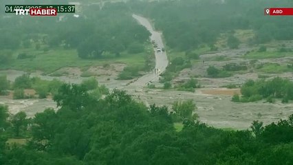 ABD'de sel, geçidi böyle yuttu