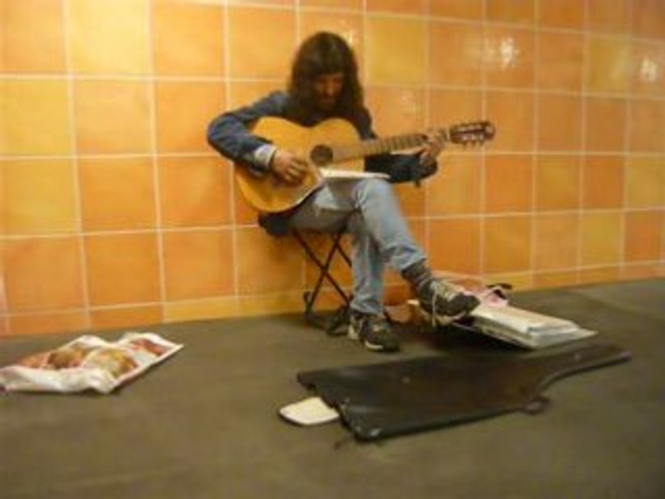 "Ring of Fire" im U-Bahn Rosenthaler Platz