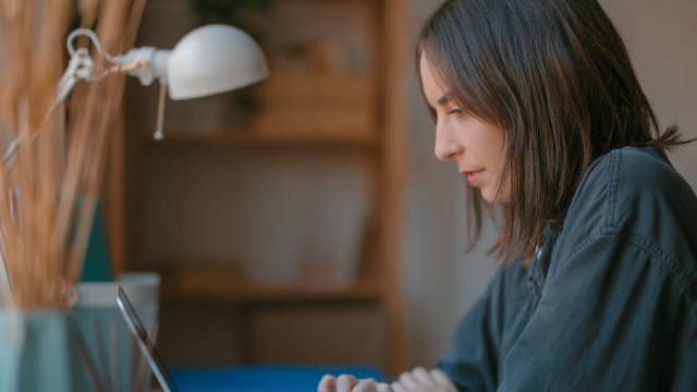 New grads are struggling to find jobs, experts say there's a few reasons why