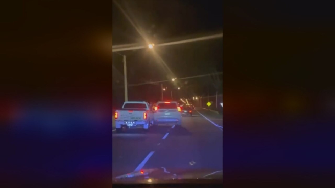 Discusión vial termina en accidente contra poste eléctrico en Boquerón; autoridades investigan el caso