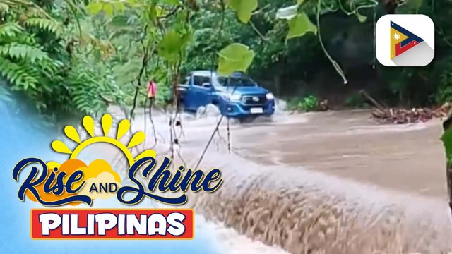 Buntis, itinawid ng mga rescuer sa Davao sa gitna ng rumaragasang tubig