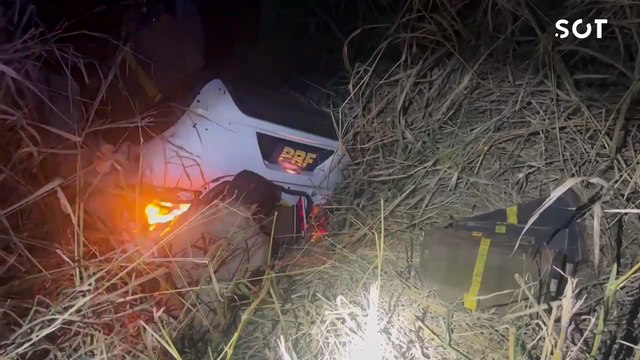 Motorista foge da PRF e abandona carro com 200 kg de maconha em ribanceira às margens da BR-277, em Santa Tereza do Oeste