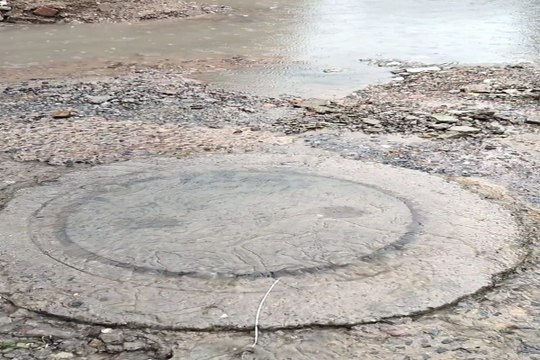 swm news: सीवर के साथ पेयजल लाइन भी लीक होने से घरों में पहुंच रहा दूषित पानी