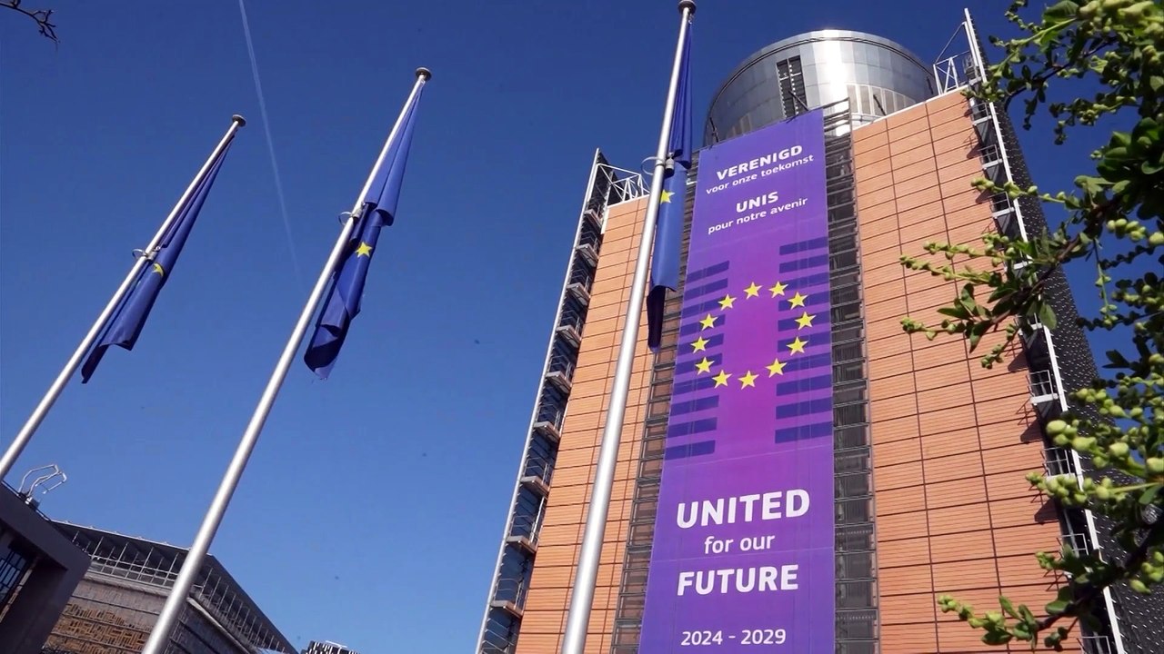 Bruselas congela 1.000 millones del quinto pago a España por incumplir dos compromisos