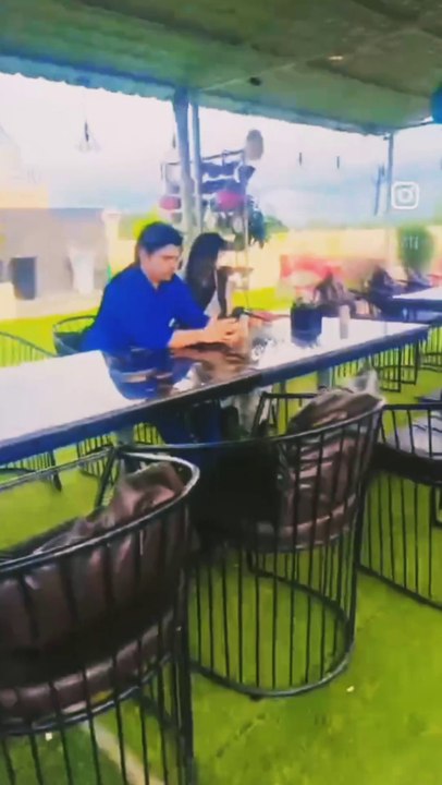 किसी डिस्को में जाए किसी होटल में खाएं चलो इश्क लड़ाएं