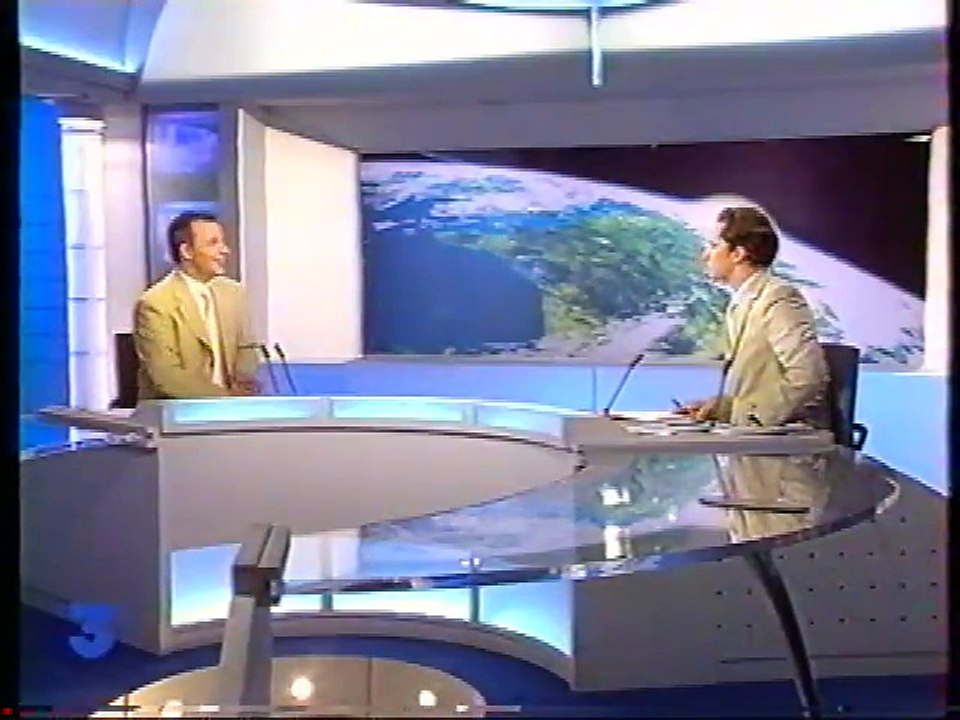 Johnny Hallyday - Tour Eiffel 2000 : Le Concert Événement dans les JT du 12 Juin