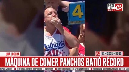 Cumplió un nuevo récord de comer pachos... ¿cuántos se comió?