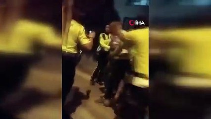 Ehliyetsiz yakalanınca çıldırdı! Babası ortalığı birbirine kattı!
