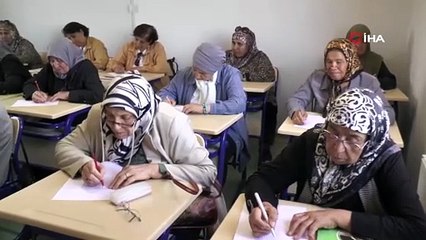 Torun sahibi ninelerin okumayı öğrenme azimleri imrendiriyor