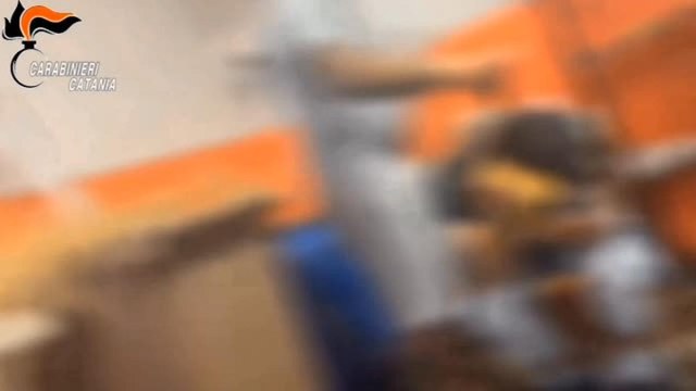 Catania, torturato per questioni di soldi legate allo spaccio di droga: il video