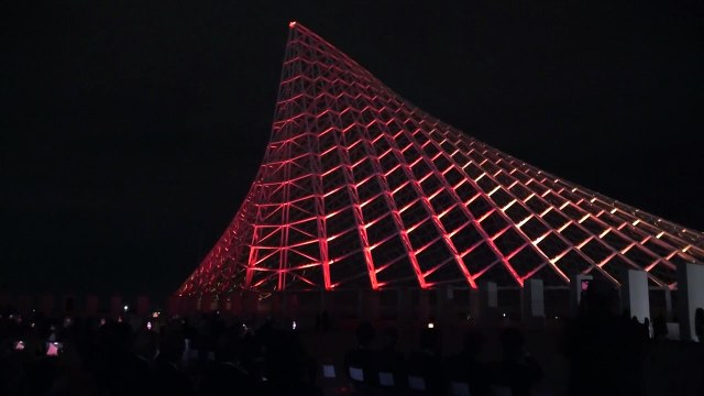 Giubileo, la Vela di Calatrava si accende con uno spettacolo di luci e la musica di Strauss